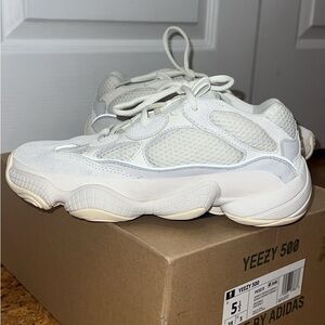 Adidas Yeezy 500 in Bone White